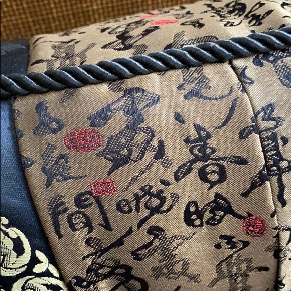 R & F Marketing Stratford Home Accents Pil… - Picture 3 of 4